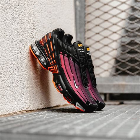 nike schwarz grau rot|Nike tn 3 black grey red .